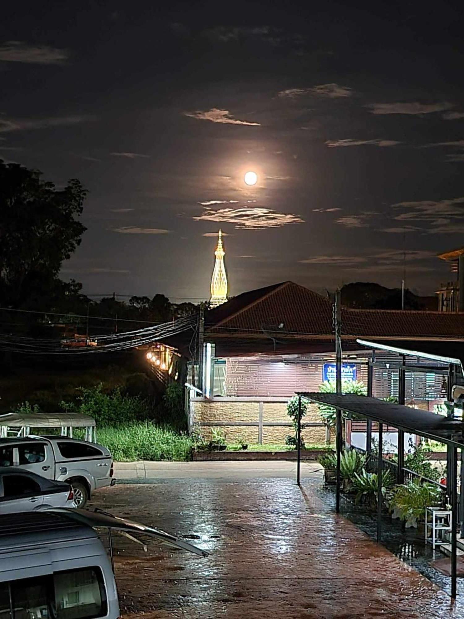 Baan Sabaijai Resort That Phanom Exterior foto